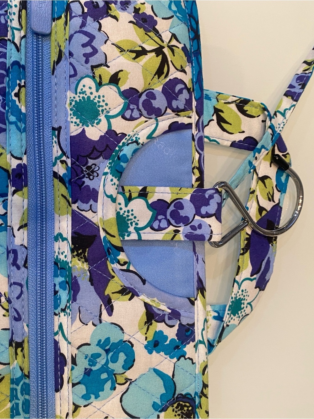 Vera Bradley Travel Organizer Set - Hanging Travel Organizer & Cosmetic - Picture 4 of 11